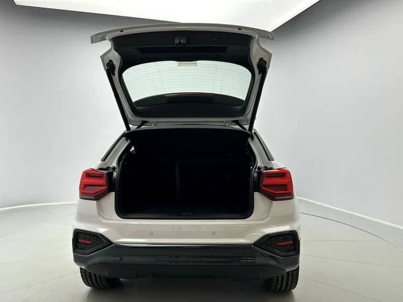 2024 Audi Q2 35 TFSI BLACK thumbnail 6