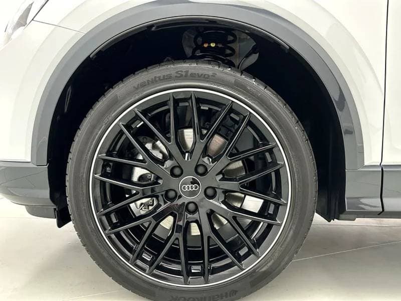 2024 Audi Q2 35 TFSI BLACK thumbnail 7