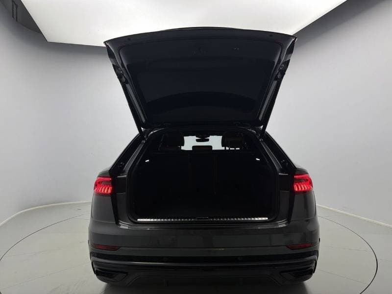 2023 Audi Q8 55 TFSI thumbnail 5