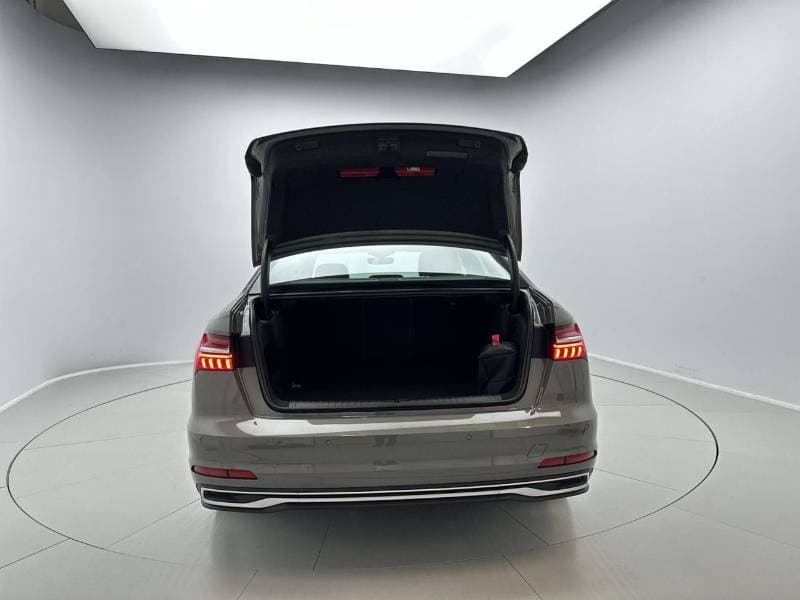2025 Audi A6 40 TFSI thumbnail 4