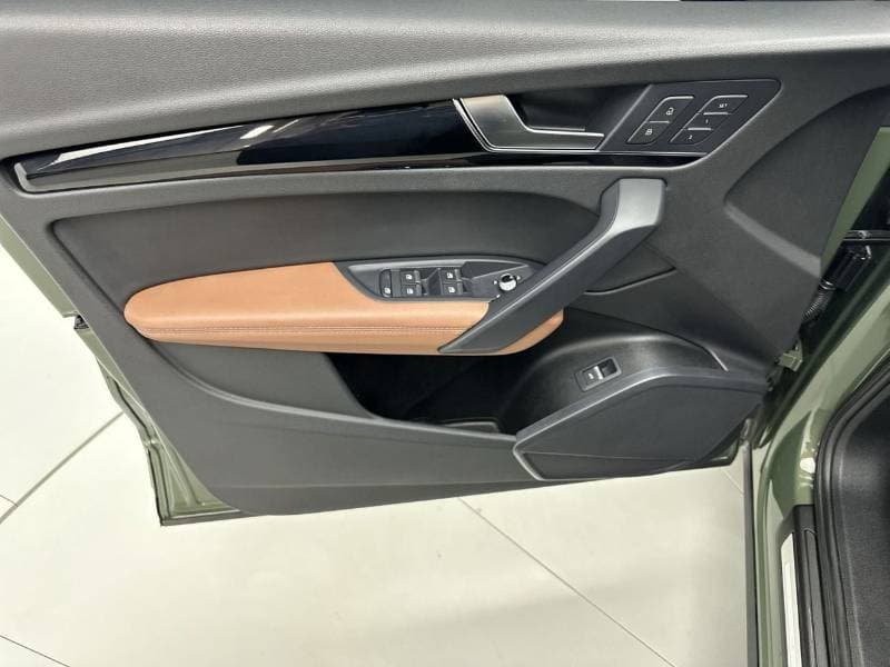 2024 Audi Q5 45 TFSI S LINE thumbnail 4