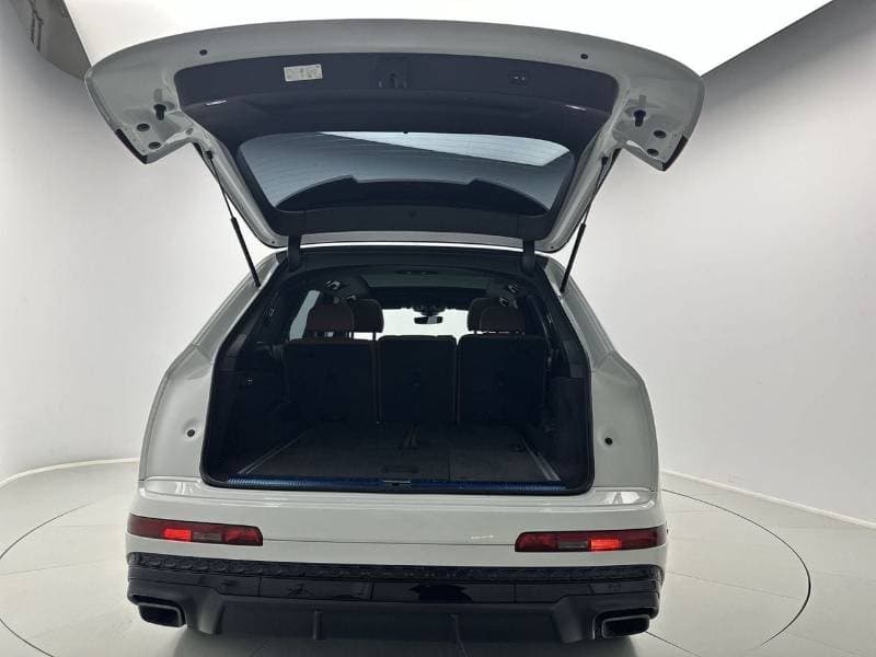 2025 Audi Q7 45 TFSI thumbnail 5