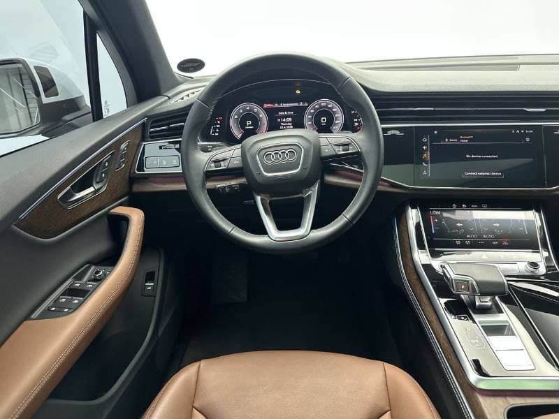 2025 Audi Q7 45 TFSI thumbnail 7