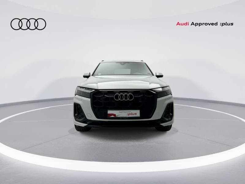 2025 Audi Q7 45 TFSI thumbnail 3