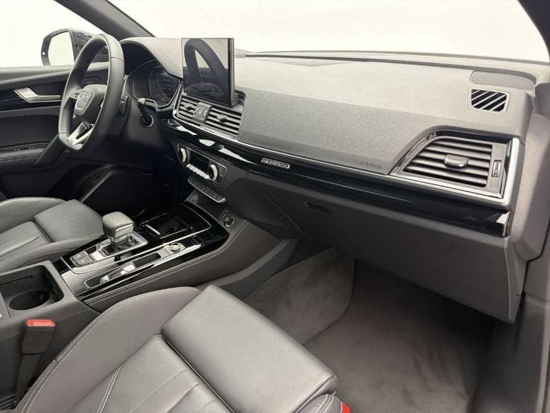 2024 Audi Q5 45 TFSI S LINE thumbnail 3