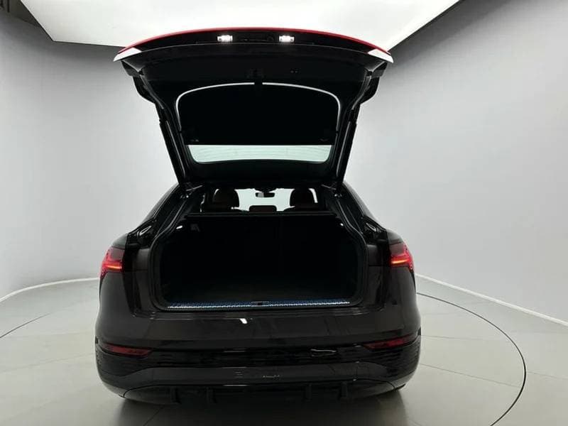 2024 Audi e tron thumbnail 6
