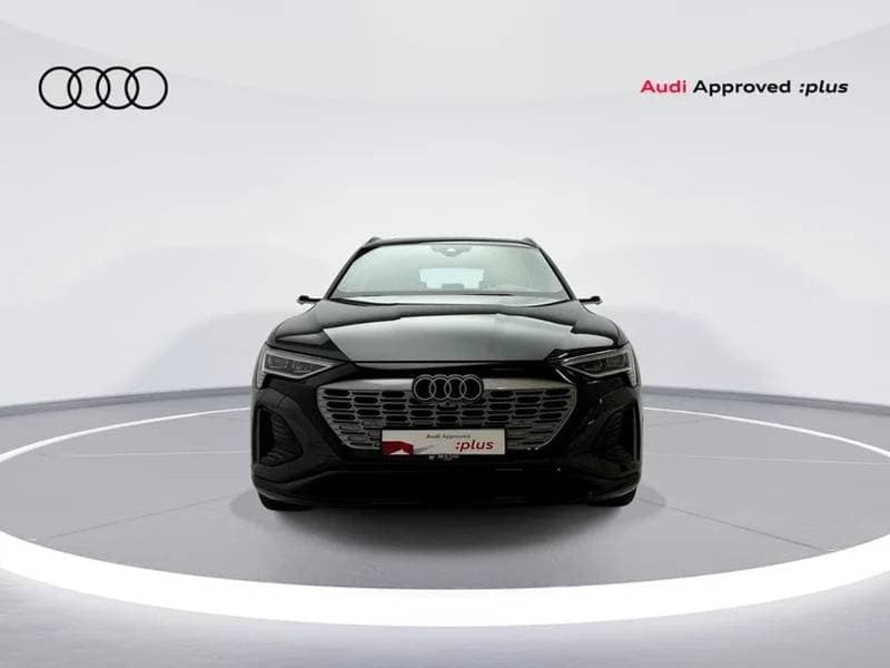 2024 Audi e tron thumbnail 4