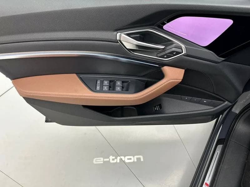 2024 Audi e tron thumbnail 8