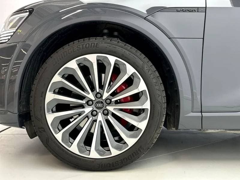 2024 Audi e tron thumbnail 7