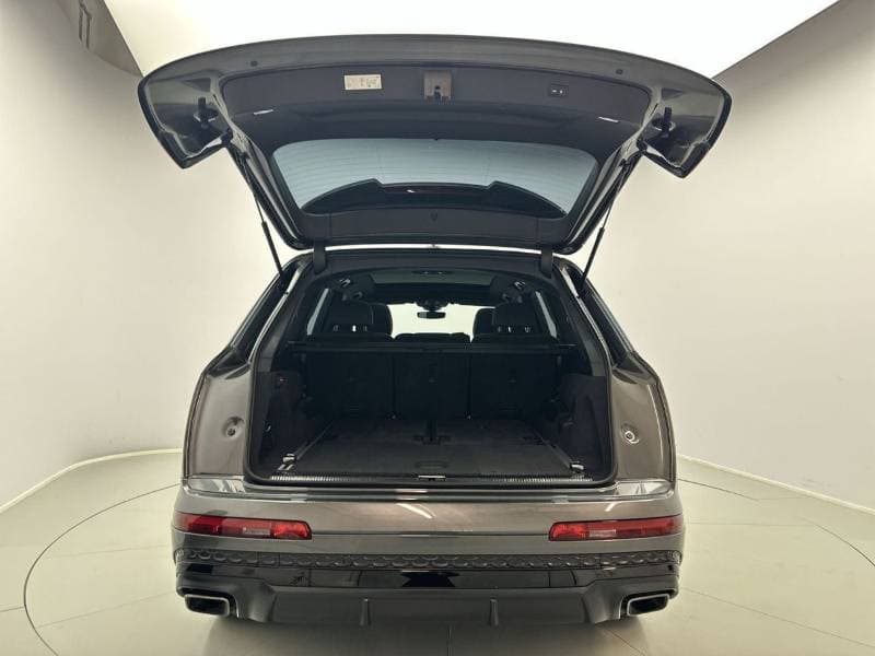 2025 Audi Q7 45 TFSI S LINE thumbnail 5