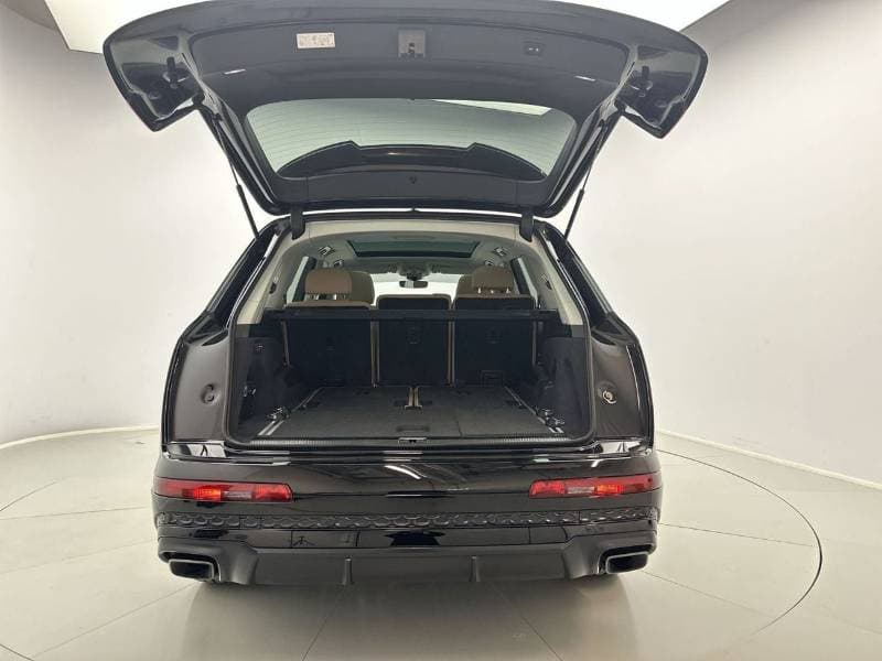 2025 Audi Q7 55 TFSI S LINE thumbnail 5