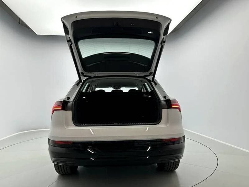 2023 Audi e tron thumbnail 6