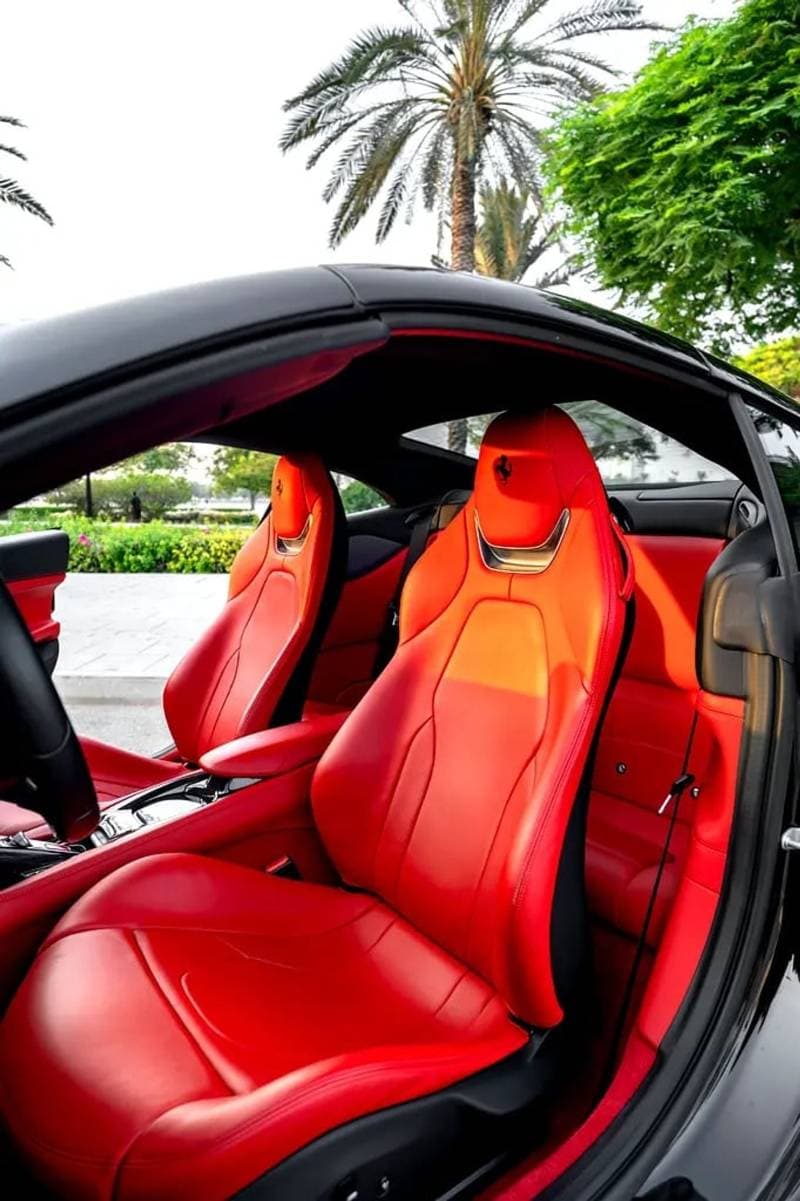 2019 Ferrari Portofino STANDARD thumbnail 8