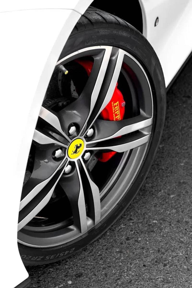2019 Ferrari Portofino STANDARD thumbnail 6
