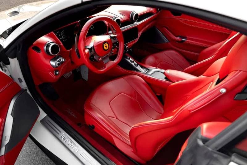 2019 Ferrari Portofino STANDARD thumbnail 8
