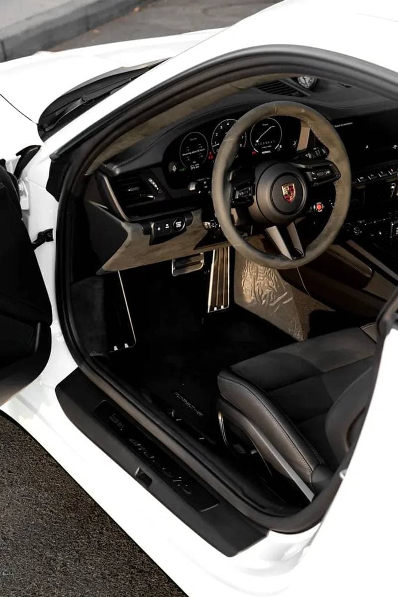 2025 Porsche 911 CARRERA GTS thumbnail 8