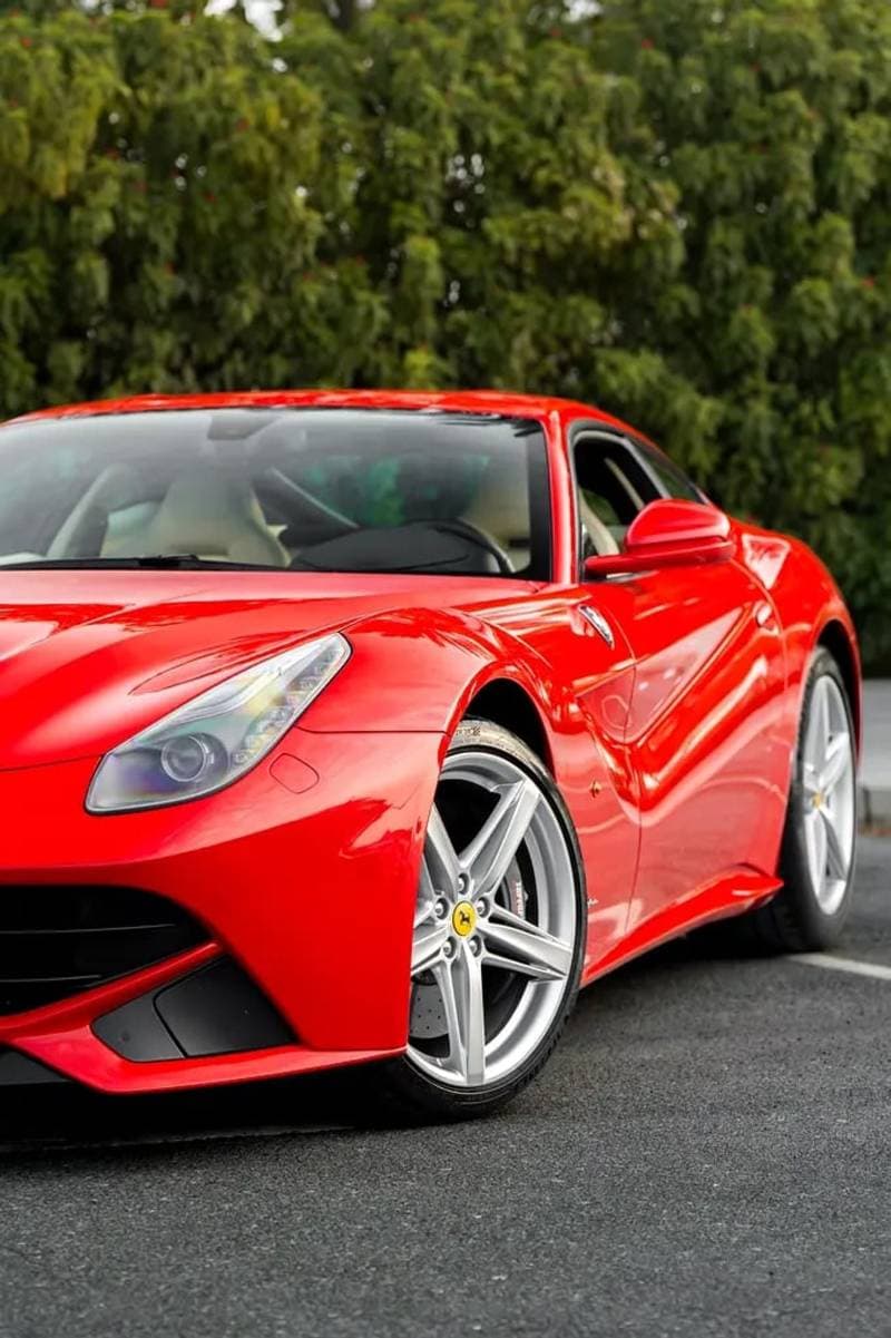 2013 Ferrari F12 thumbnail 3