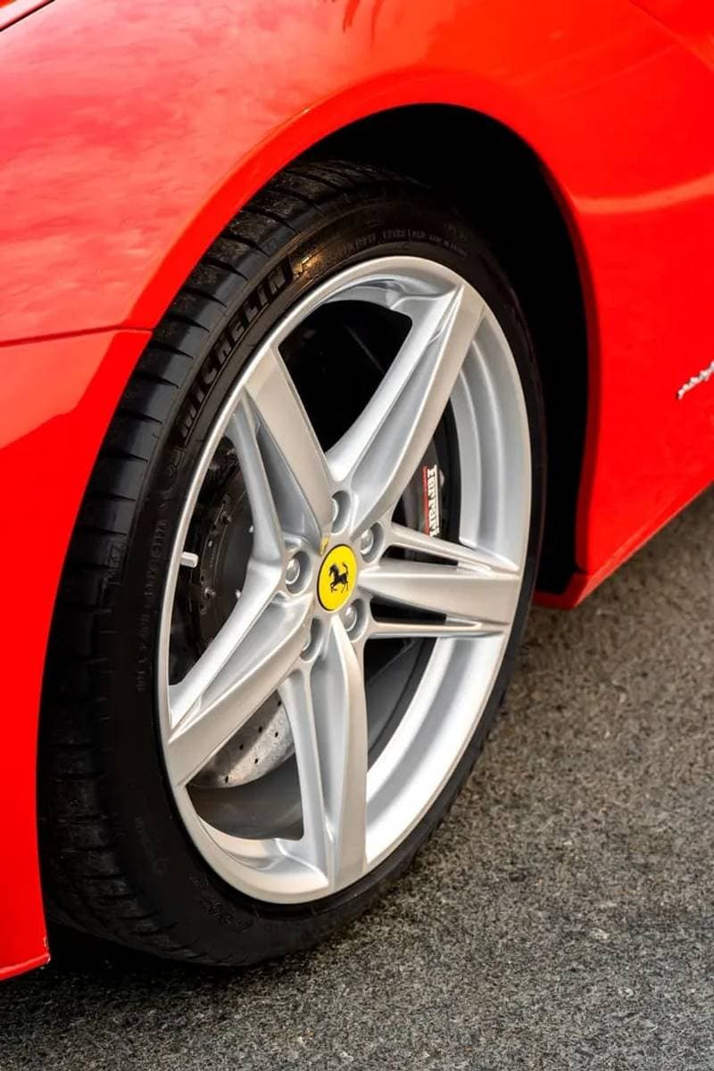 2013 Ferrari F12 thumbnail 5