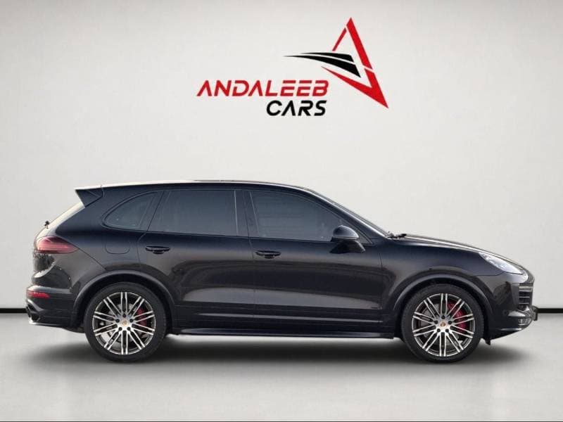 2016 Porsche Cayenne GTS thumbnail 8