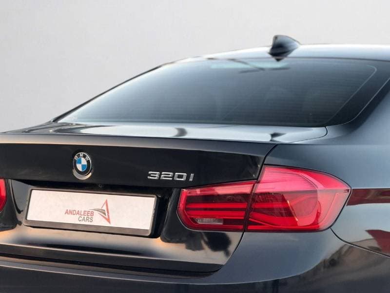 2017 BMW 320i STANDARD thumbnail 6