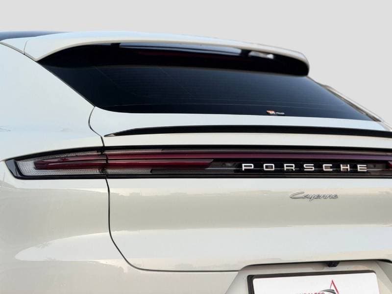 2024 Porsche Cayenne thumbnail 7