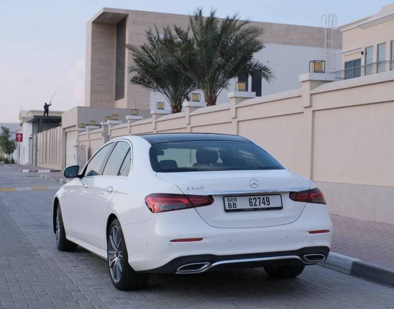 2023 Mercedes Benz 200 thumbnail 3