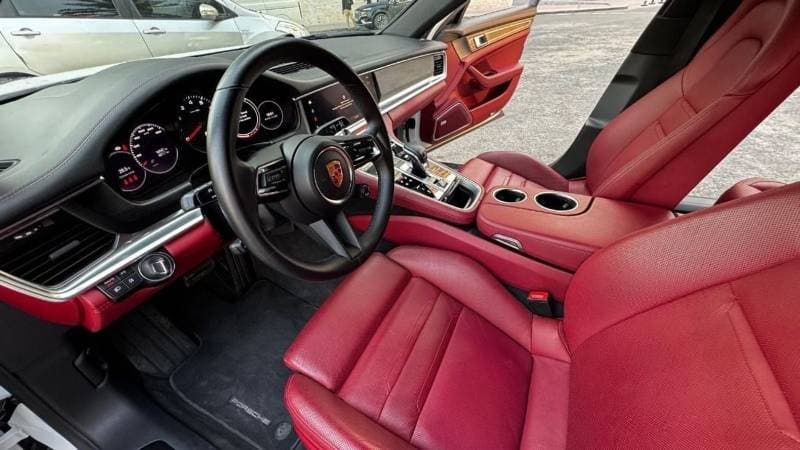2023 Porsche Panamera 4 thumbnail 6