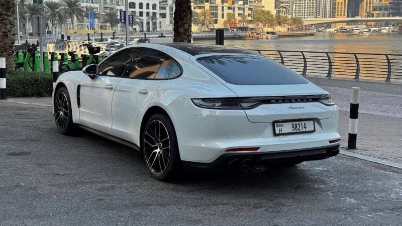 2023 Porsche Panamera 4 thumbnail 4