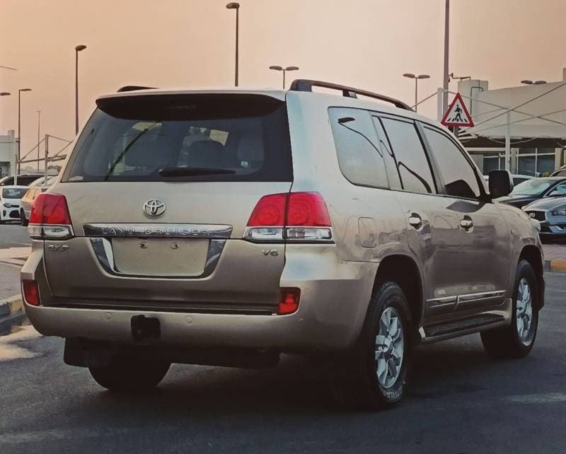 2011 Toyota Land Cruiser GXR thumbnail 6