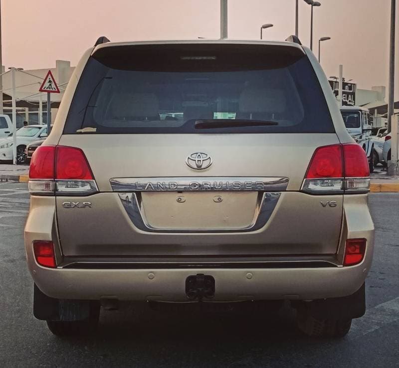 2011 Toyota Land Cruiser GXR thumbnail 4