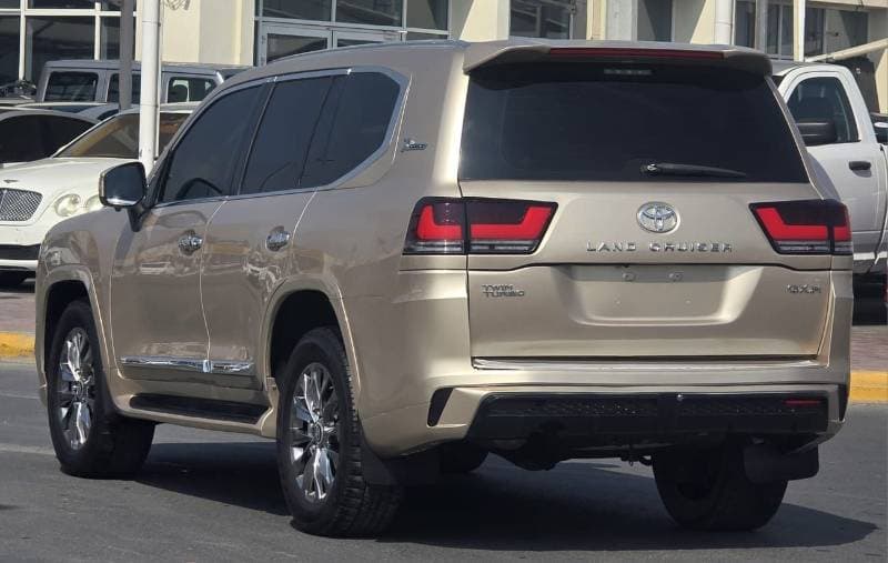2011 Toyota Land Cruiser GXR thumbnail 5