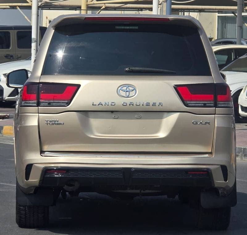 2011 Toyota Land Cruiser GXR thumbnail 4
