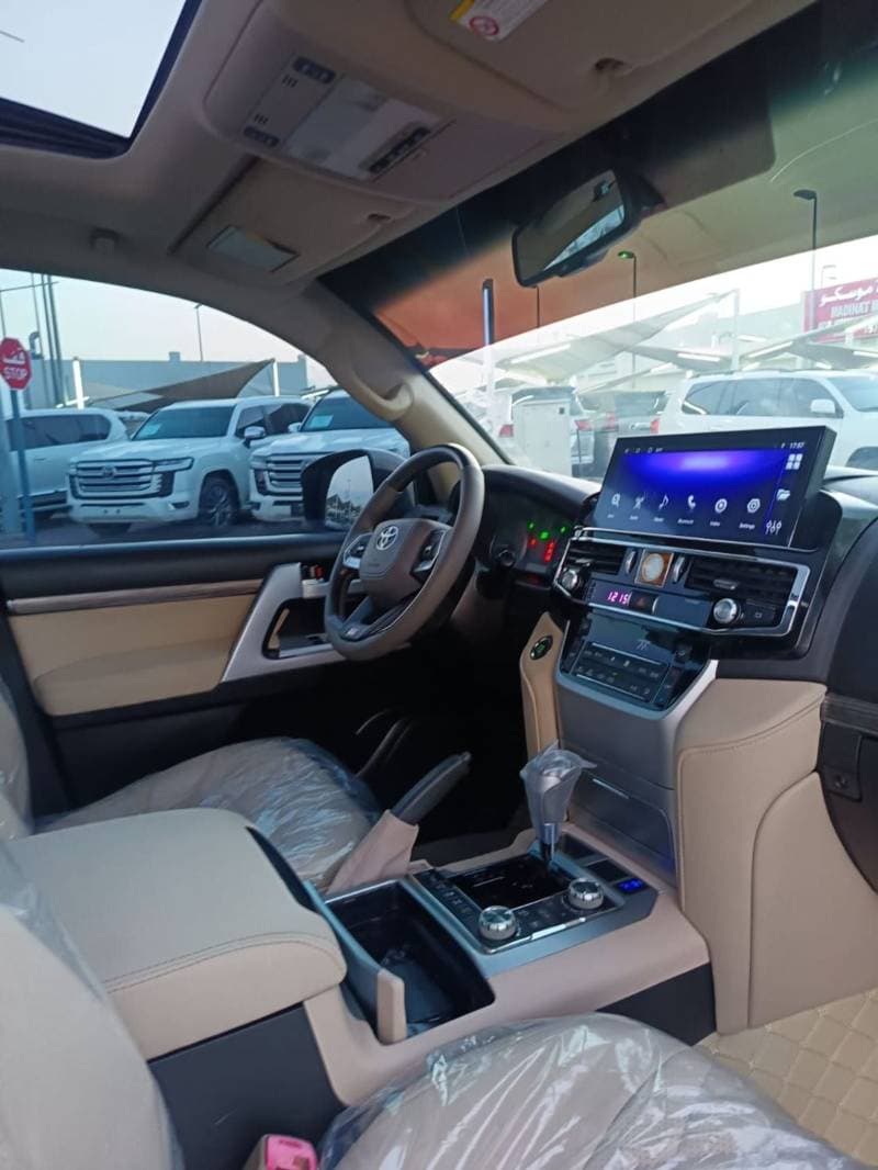 2011 Toyota Land Cruiser GXR thumbnail 7