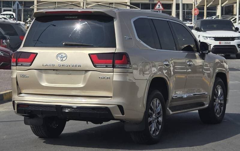 2011 Toyota Land Cruiser GXR thumbnail 6