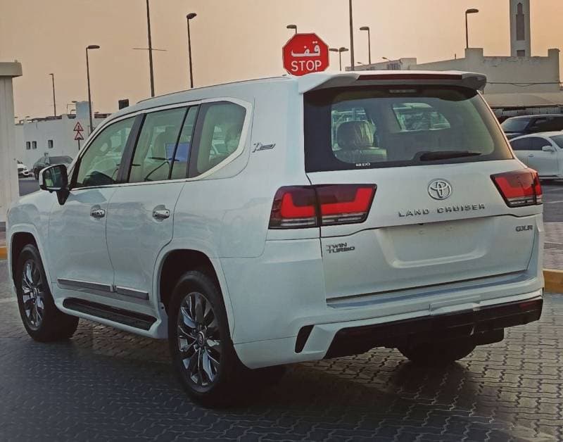 2011 Toyota Land Cruiser GXR thumbnail 5