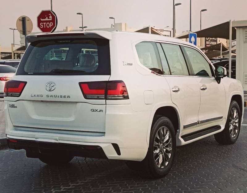 2011 Toyota Land Cruiser GXR thumbnail 6