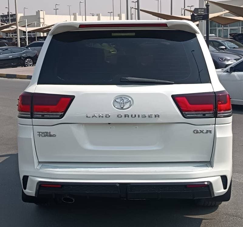 2011 Toyota Land Cruiser GXR thumbnail 4