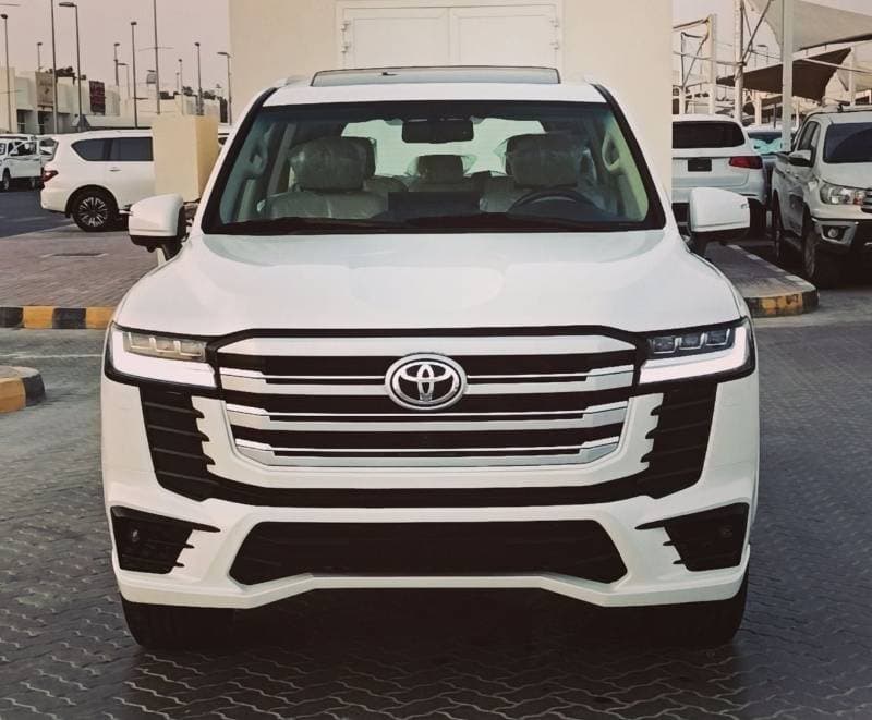 2011 Toyota Land Cruiser GXR thumbnail 3