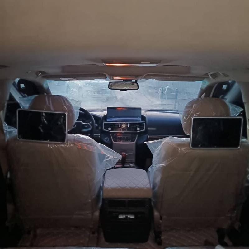 2011 Toyota Land Cruiser GXR thumbnail 7