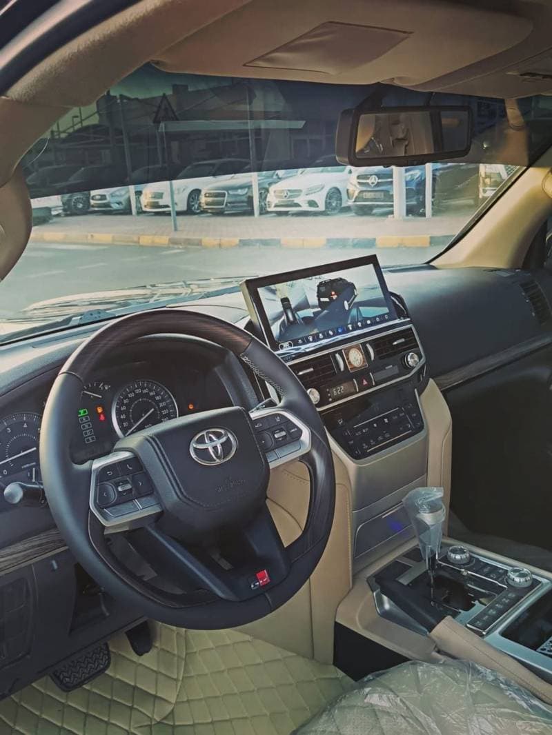 2011 Toyota Land Cruiser GXR thumbnail 8