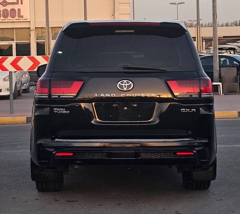 2011 Toyota Land Cruiser GXR thumbnail 4