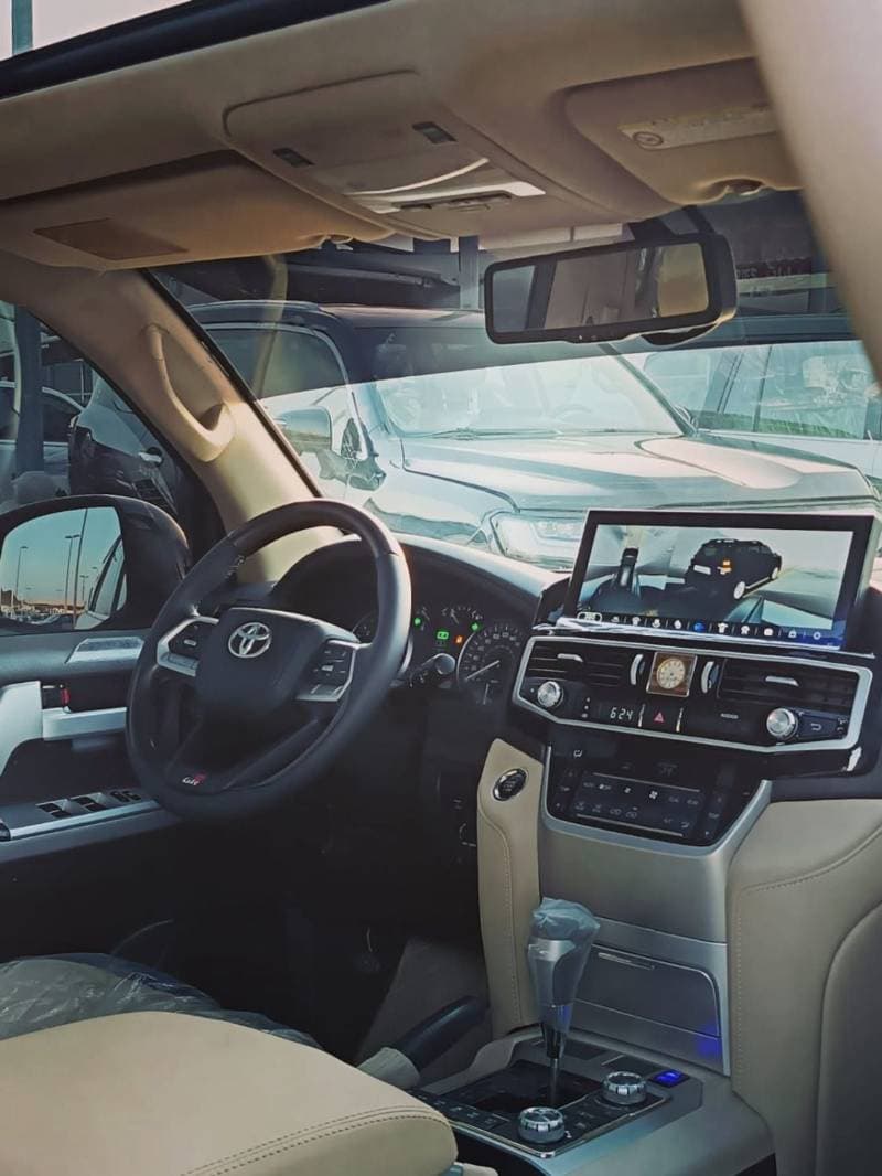 2011 Toyota Land Cruiser GXR thumbnail 7
