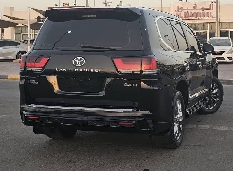 2011 Toyota Land Cruiser GXR thumbnail 6