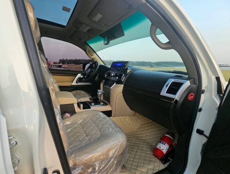 2011 Toyota Land Cruiser GXR thumbnail 8
