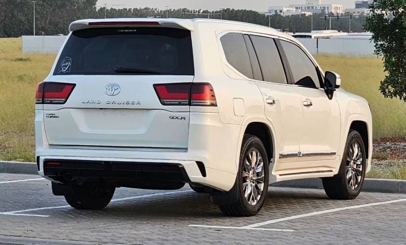 2011 Toyota Land Cruiser GXR thumbnail 6