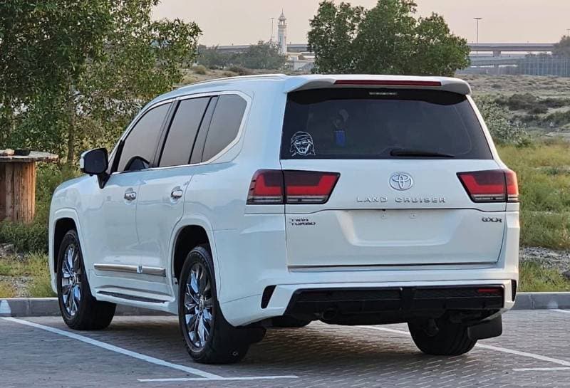 2011 Toyota Land Cruiser GXR thumbnail 5