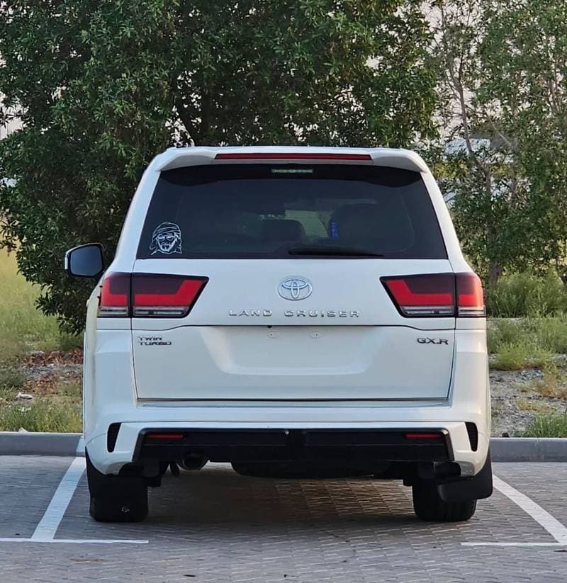 2011 Toyota Land Cruiser GXR thumbnail 4