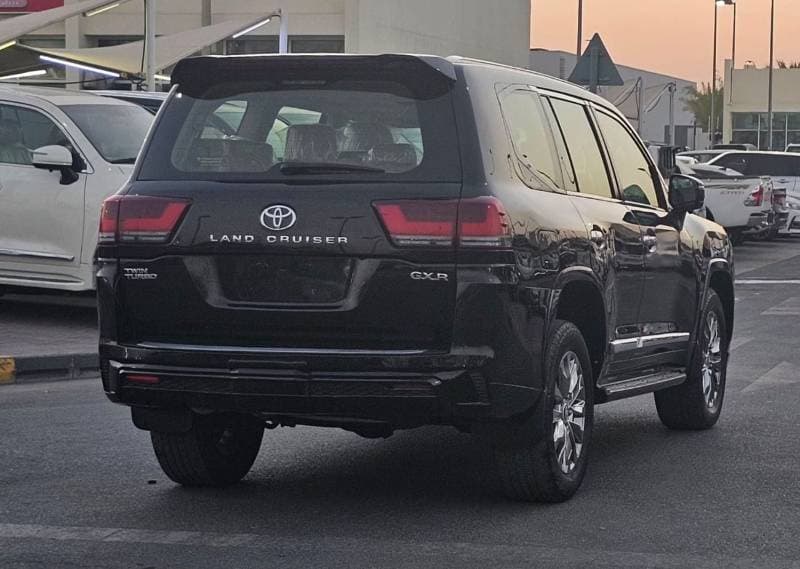2015 Toyota Land Cruiser GXR thumbnail 4