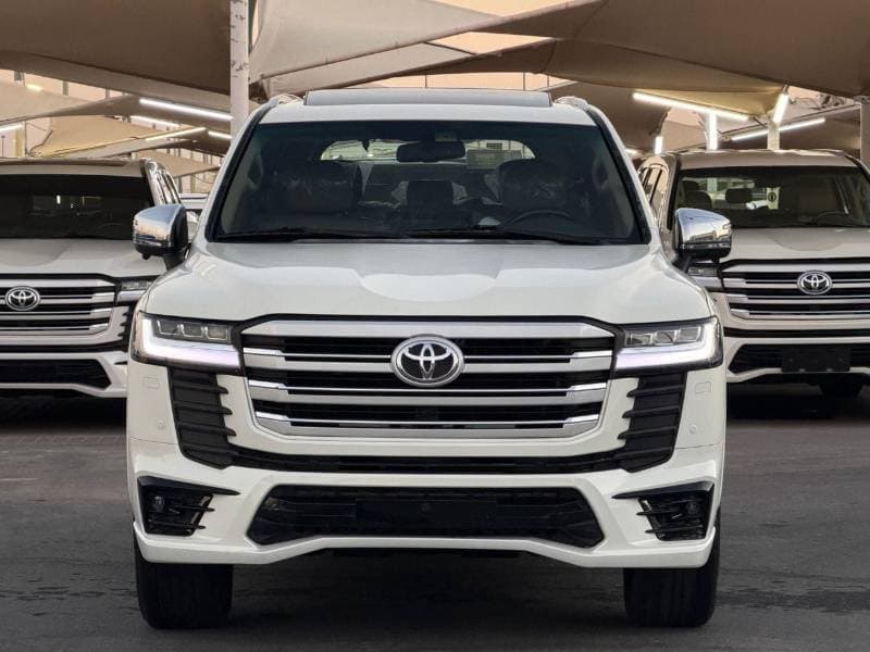 2014 Toyota Land Cruiser GXR thumbnail 3