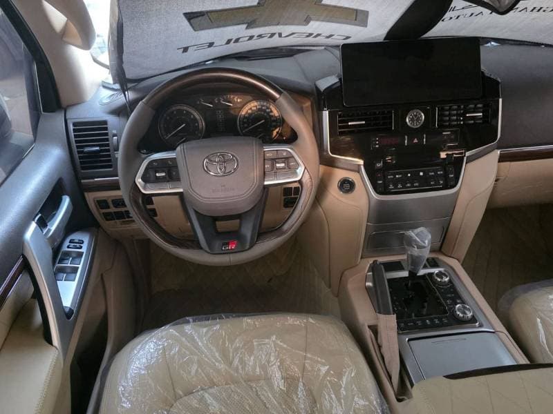 2014 Toyota Land Cruiser GXR thumbnail 7